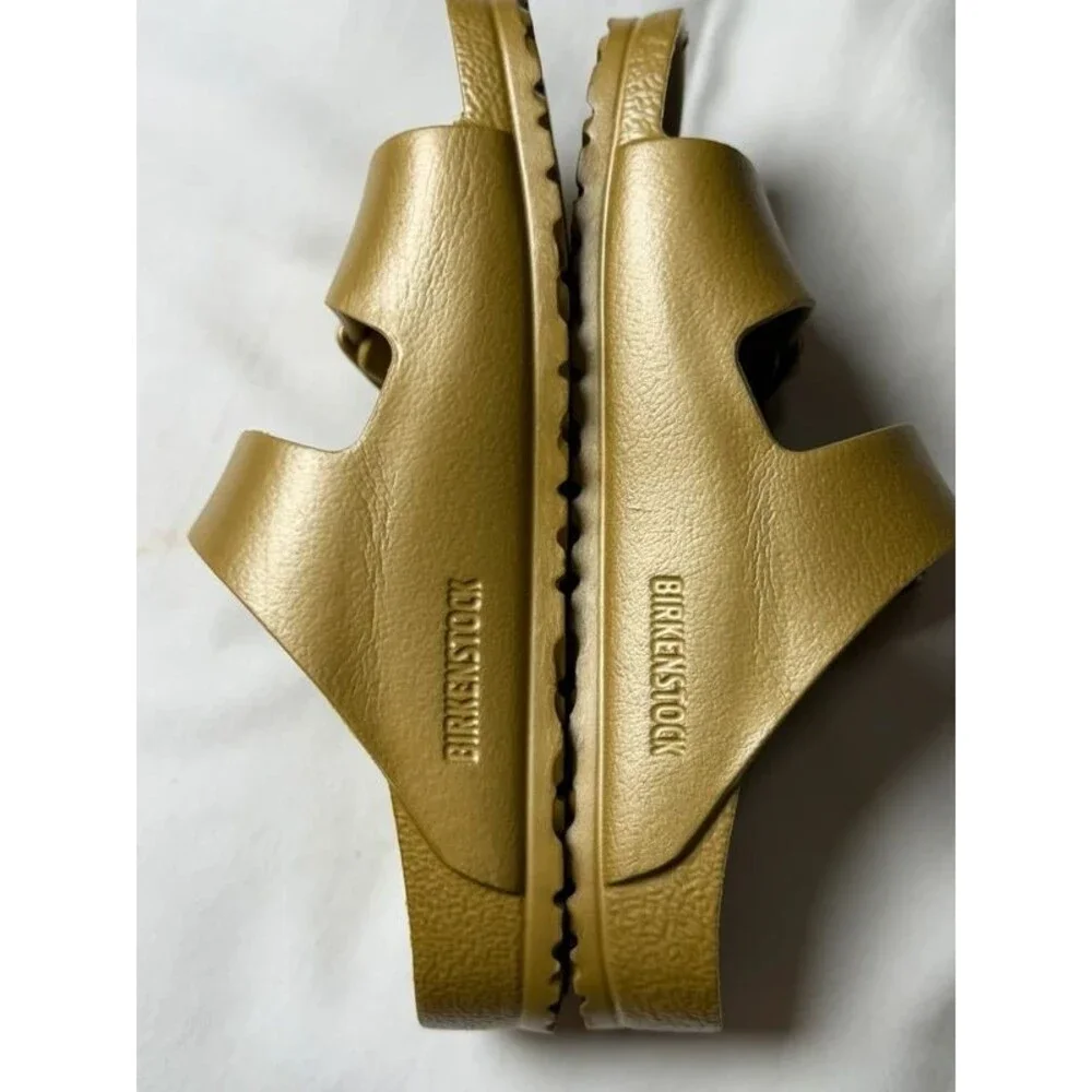Sandals gold Birkenstock size 29 EU girls